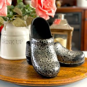 Dansko Clogs sized 41